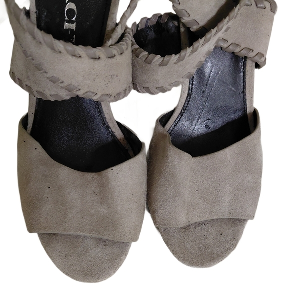 Coach Henny Light Gray Crisscross Ankle Whipstitch Open Toe Buckled Heels sz 6.5 - Picture 4 of 13